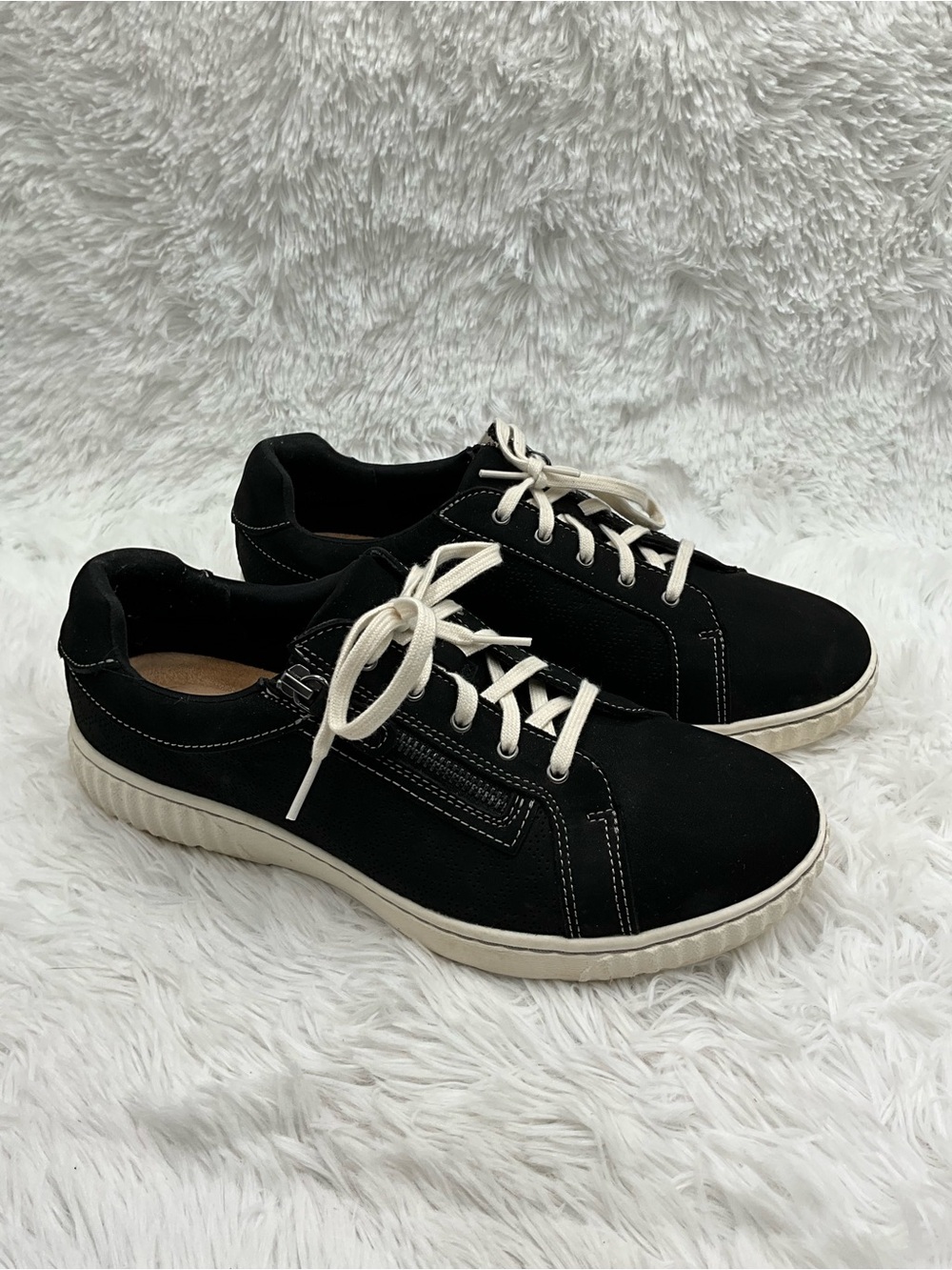 Clarks Collection Sneakers Size 11W Black w/ White Soles and Laces Zip Side